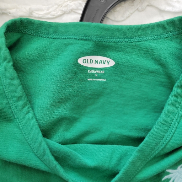 Old Navy Everywear TShirt 'Two Of A Kind' Palm Tree Patch Green L EUC - Picture 4 of 4